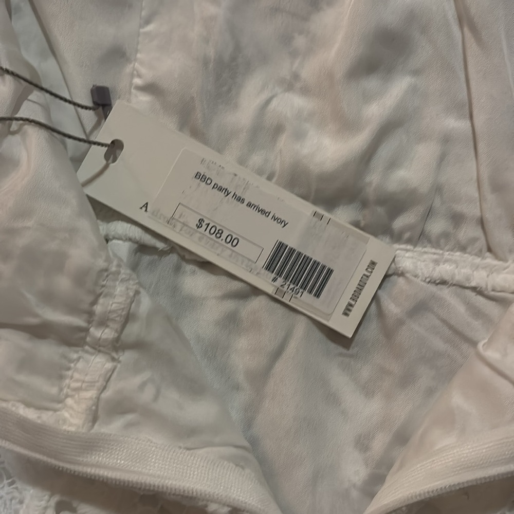 BB Dakota dress. White lace. Size 2. - Picture 6 of 6